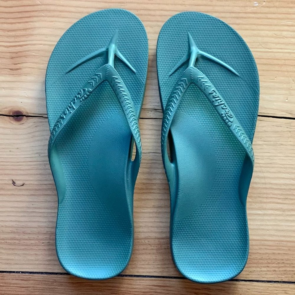 Archie's arch support flip-flops, Women's sz 9, Men's sz 8, like new